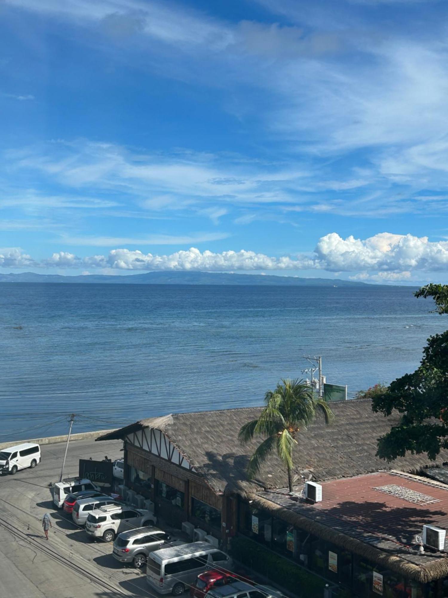 Condotel DC Dumaguete City Eksteriør billede